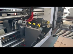 De golfmachine van de Kartondoos