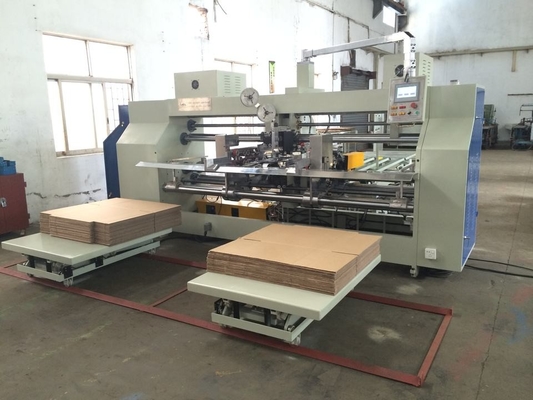 Semi Auto 2000mm Golf de Machine Stikkende Nietmachine die van de Kartondoos Gedreven Elektrisch nieten