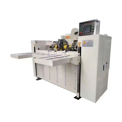 Semi Auto 2000mm Golfkartondoos het Stikken Machine Hoge Productiviteit