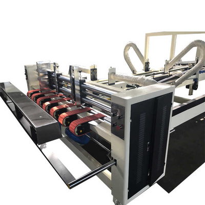 Automatische machine voor het naaien, kleven en verlijmen van gegolfde kartonnen dozen