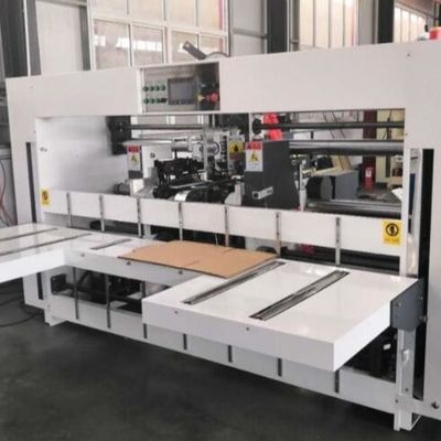 Het nagelen van Semi Automatische Stikkende Machine voor Golfdozen3t Dubbele Servoaandrijving